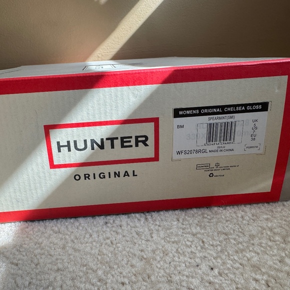 Hunter Gloss Chelsea Rain Boots - Picture 6 of 6